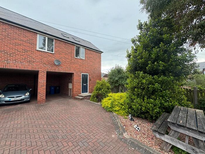 2 Bedroom End Of Terrace House To Rent In South Street North, New Whittington, Chesterfield, S43