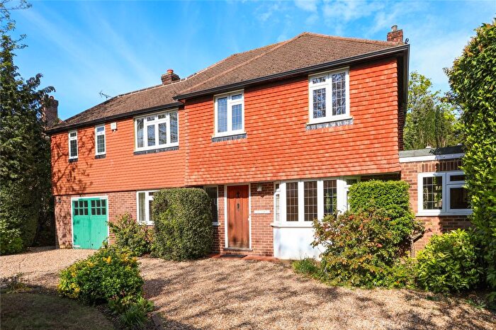 4 Bedroom Detached House To Rent In Woodland Way, Weybridge, Surrey, KT13