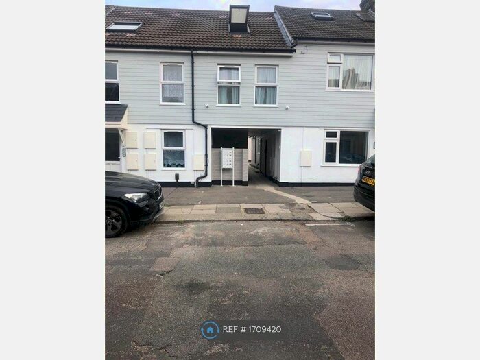 2 Bedroom Flat To Rent In Cowper Road, Sittingbourne, ME10