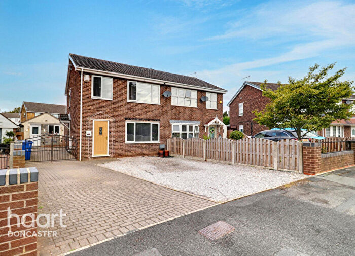 3 Bedroom Semi-Detached House For Sale In Nooking Close, Doncaster, DN3