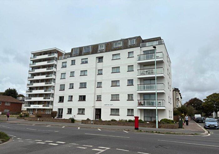 2 Bedroom Apartment For Sale In Flat Hampton Court, Brighton Road, Worthing, BN11