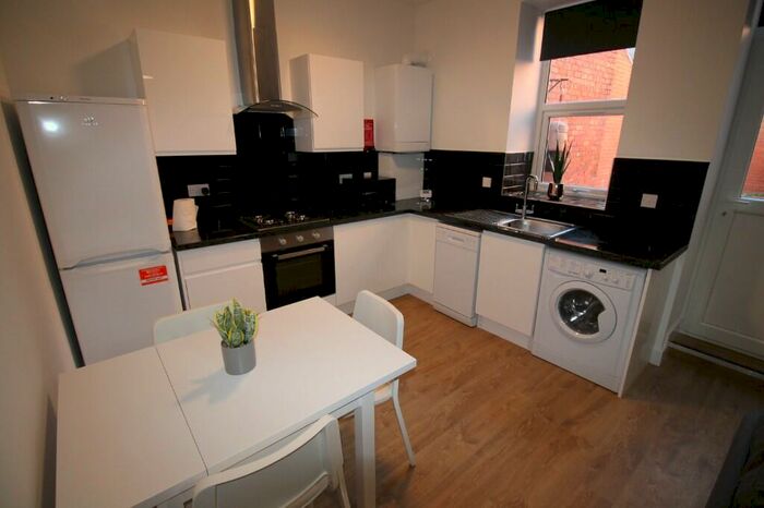 2 Bedroom Ground Flat To Rent In Addycombe Terrace, Newcastle Upon Tyne, NE6