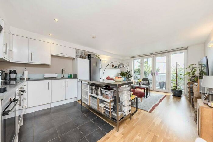 2 Bedroom Flat To Rent In London Road, Brentford, TW8