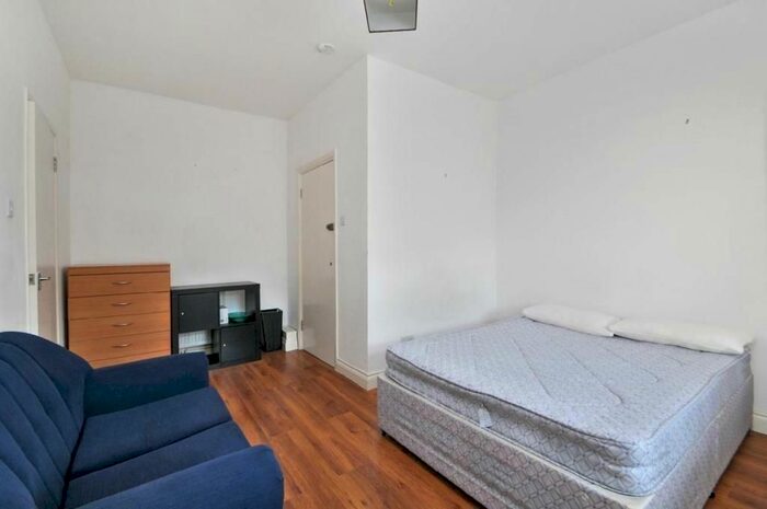 Studio To Rent In Mount View Road, London, N4