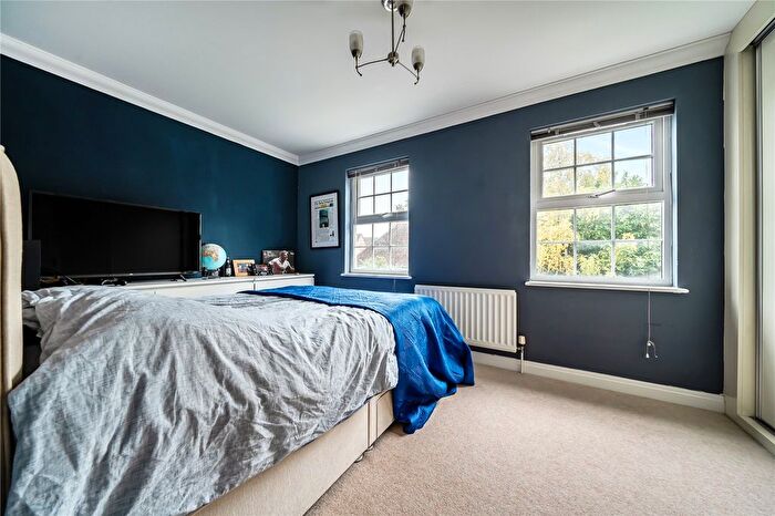 3 Bedroom End Of Terrace House For Sale In Abbey Drive, Dartford, Kent, DA2