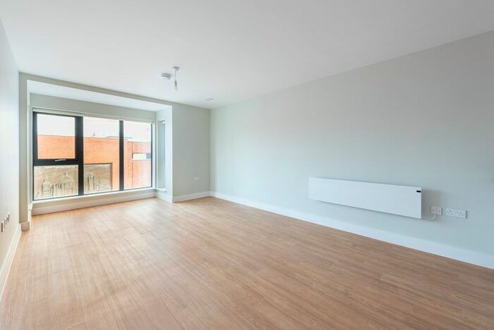 2 Bedroom Flat To Rent In Market Street, Newbury, RG14
