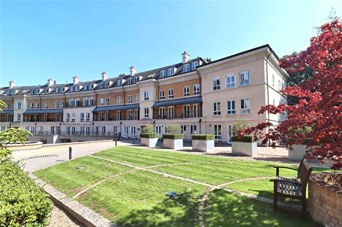 2 Bedroom Flat For Sale In Heathside Crescent, Woking, Surrey, GU22