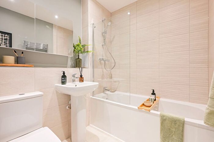 1 Bedroom Flat For Sale In Park Quarter, Barnet, EN4