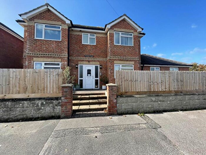 2 Bedroom Apartment To Rent In Avenue Court, Avenue Road, Christchurch, BH23