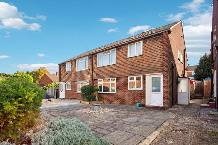 2 Bedroom Maisonette For Sale In High Road, Leavesden, WD25