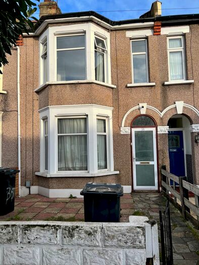 3 Bedroom Terraced House To Rent In Highbury Gardens, London, IG3