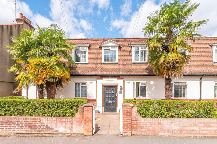2 Bedroom Flat For Sale In Beresford Road, New Malden, KT3