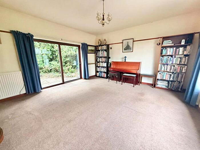2 Bedroom Detached House For Sale In Highfield Road, Macclesfield, SK11