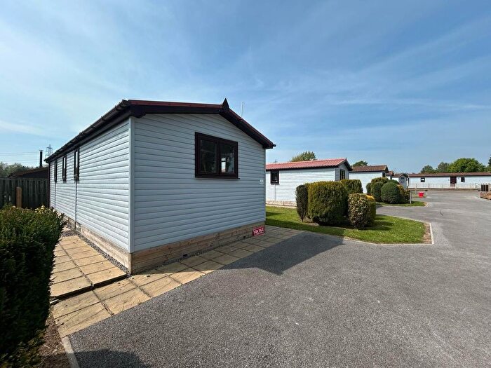 2 Bedroom Park Home For Sale In Wilberfoss Holiday Park, Hull Road, YO41