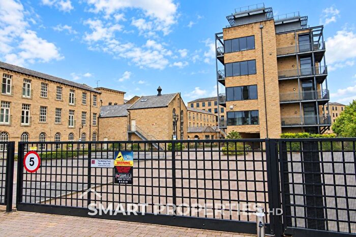 2 Bedroom Flat To Rent In Firth Street, Huddersfield, HD1