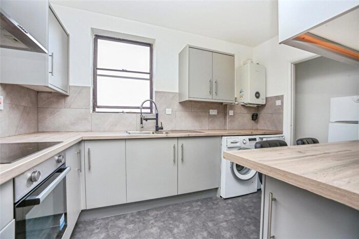 3 Bedroom Apartment To Rent In Bath Road, Cheltenham, Gloucestershire, GL53