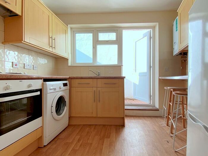 3 Bedroom Apartment To Rent In Lewes Road, BN2