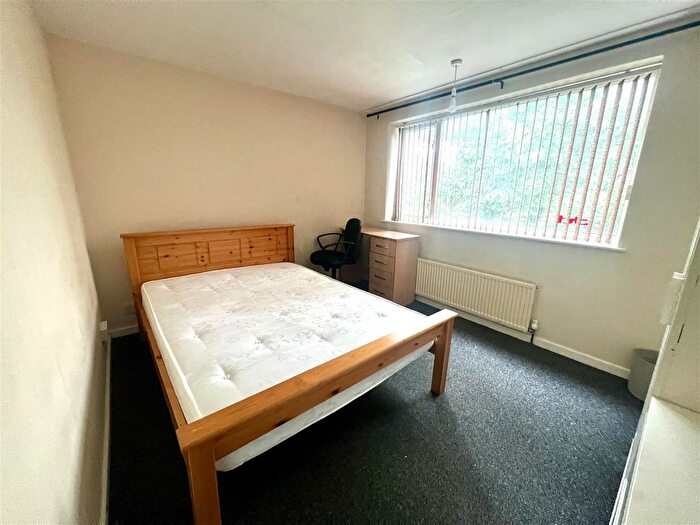 4 Bedroom Terraced House For Sale In Forsythia Gardens, Nottingham, NG7