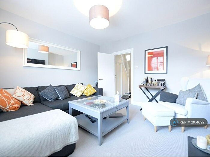 2 Bedroom Flat To Rent In Peckham, London, SE15