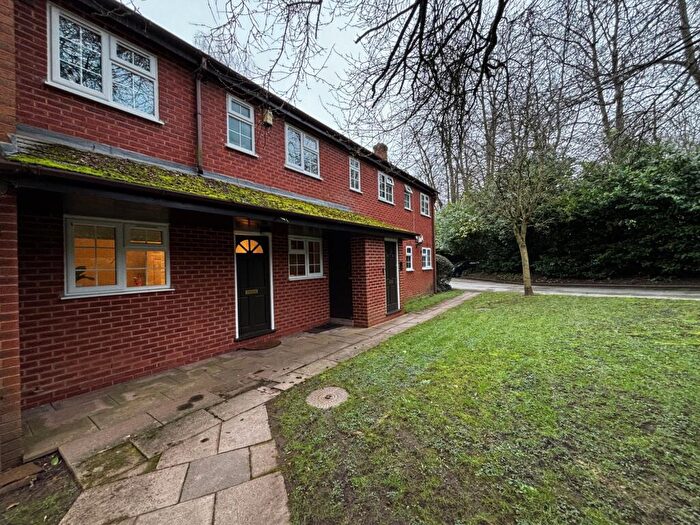 2 Bedroom Flat To Rent In Pakenham Village, B15