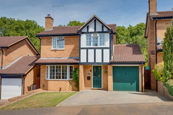 4 Bedroom Detached House For Sale In Buckingham Close, East Hunsbury, NN4