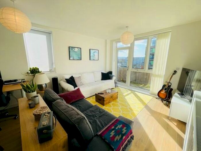 2 Bedroom Apartment To Rent In Harbour Crescent, Portishead, BS20