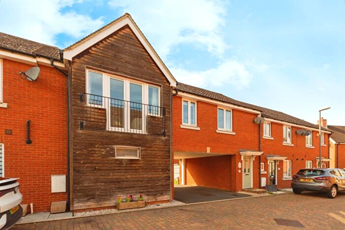 2 Bedroom Terraced House For Sale In Oxpen, Aylesbury, HP18