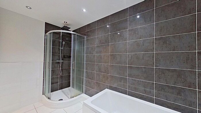 2 Bedroom Flat To Rent In Atkinson Street, Leeds, LS10