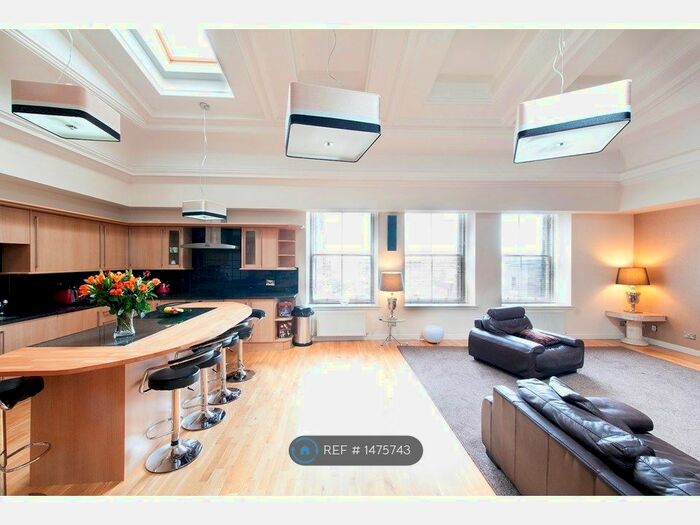 2 Bedroom Flat To Rent In Advocates Close, Edinburgh, EH1