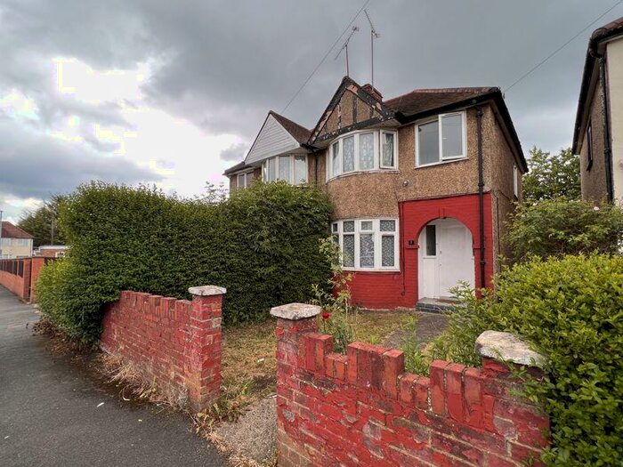3 Bedroom Semi-Detached House To Rent In River Way, Luton, LU3