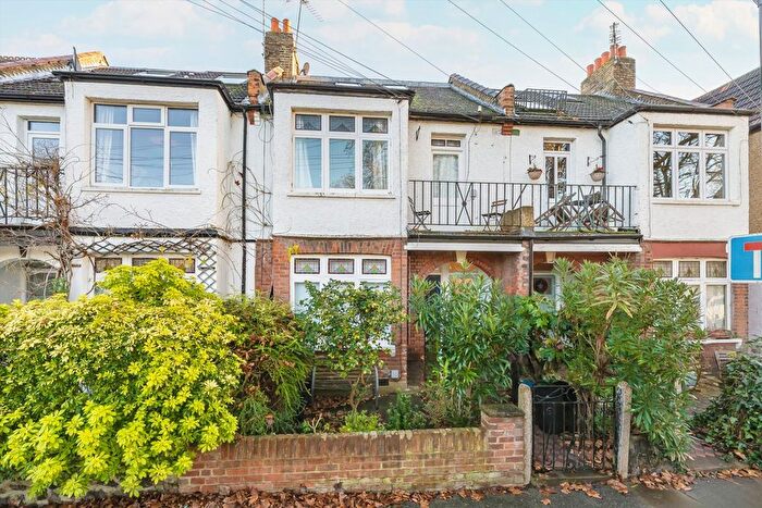 2 Bedroom Flat To Rent In Moor Mead Road, St Margarets, TW1