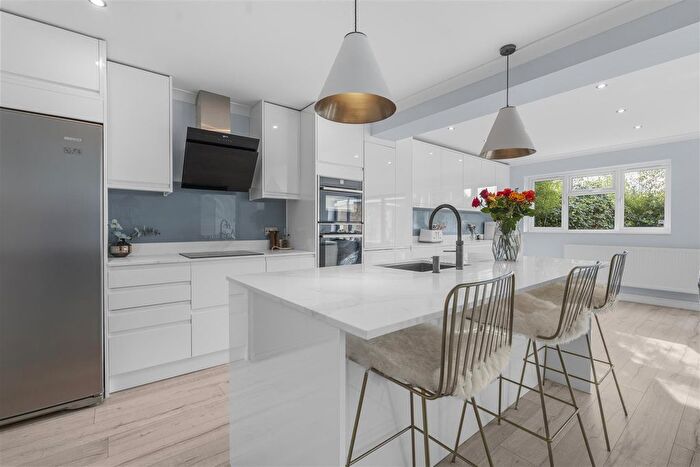 4 Bedroom Detached House For Sale In Watercress Road, Cheshunt, Waltham Cross, EN7