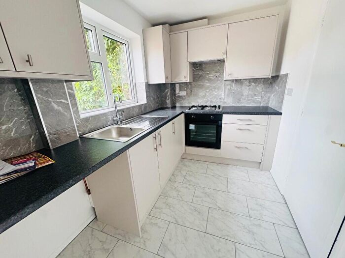 3 Bedroom Terraced House To Rent In Fenwick Close, Luton, Bedfordshire, LU3