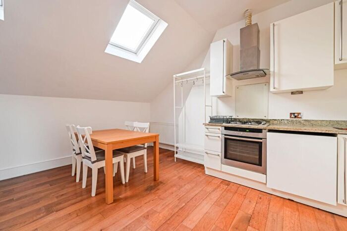 2 Bedroom Flat To Rent In Finsbury Park Road, Finsbury Park, London, N4