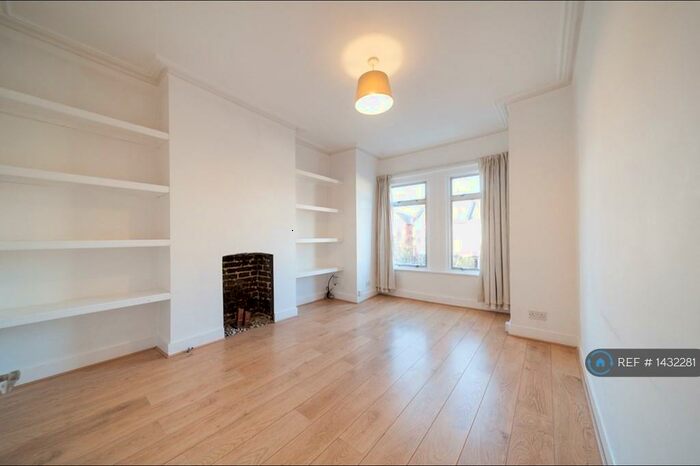 2 Bedroom Flat To Rent In Anerley, London, SE20