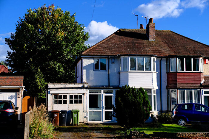 3 Bedroom Semi Detached House For Sale In Haslucks Green Road, Shirley, Solihull, West Midlands, B90