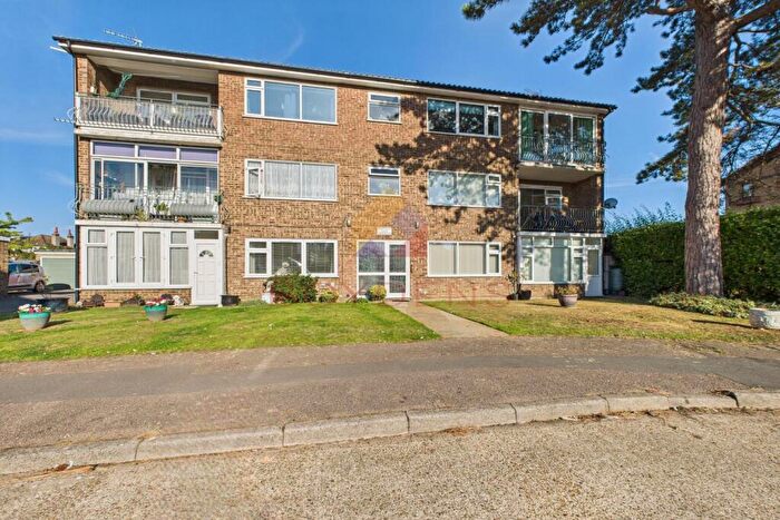 2 Bedroom Flat For Sale In Connaught Close, Clacton On Sea, CO15