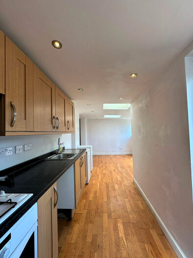 3 Bedroom Semi-Detached Bungalow To Rent In Bexleyheath, DA7