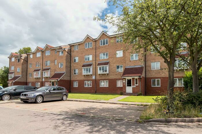 1 Bedroom Flat To Rent In Dunnock Close, London, N9