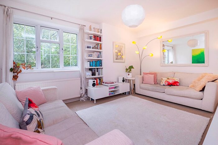 3 Bedroom Flat For Sale In Acuba Road, London, SW18