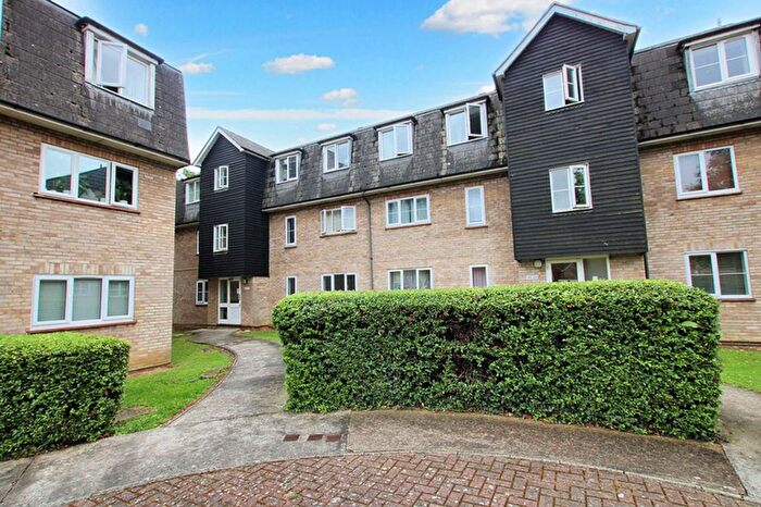 2 Bedroom Flat For Sale In Menzies Avenue, Basildon, SS15