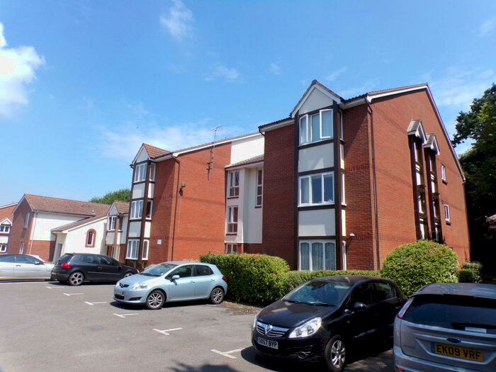 1 Bedroom Apartment To Rent In Three Bridges, RH10