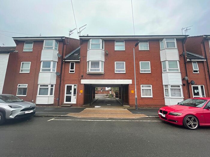 2 Bedroom Flat For Sale In Durham Court, Hull, HU8
