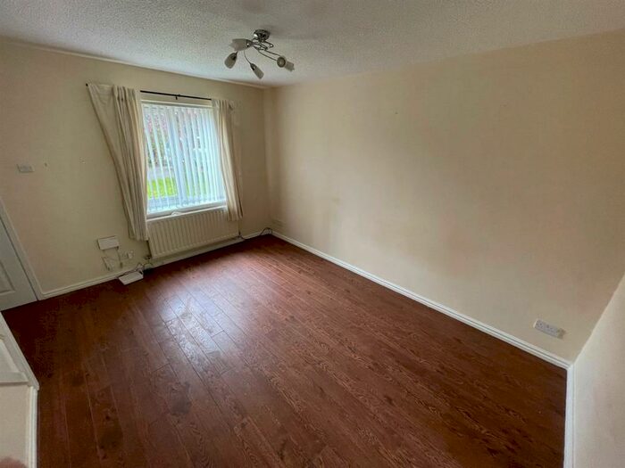 2 Bedroom Semi-Detached House To Rent In Bridgegate Drive, Victoria Dock, Hull, HU9