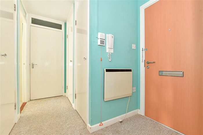 1 Bedroom Flat For Sale In Castle Hill Avenue, Folkestone, Kent, CT20