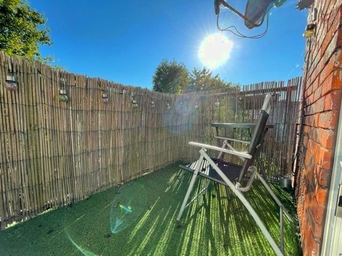 1 Bedroom Flat To Rent In Braybourne Close, North Uxbridge, Middlesex, UB8