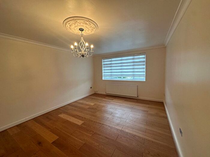 6 Bedroom Terraced House To Rent In Sweet Briar Grove, Edmonton, N9