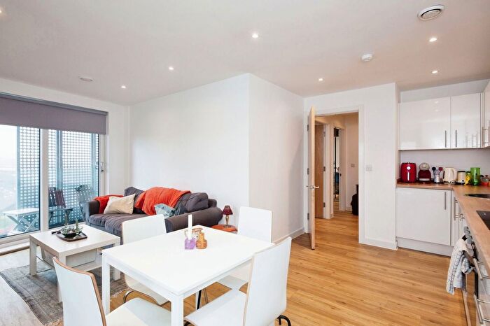 2 Bedroom Flat For Sale In The Plaza, Isaac Way, M4