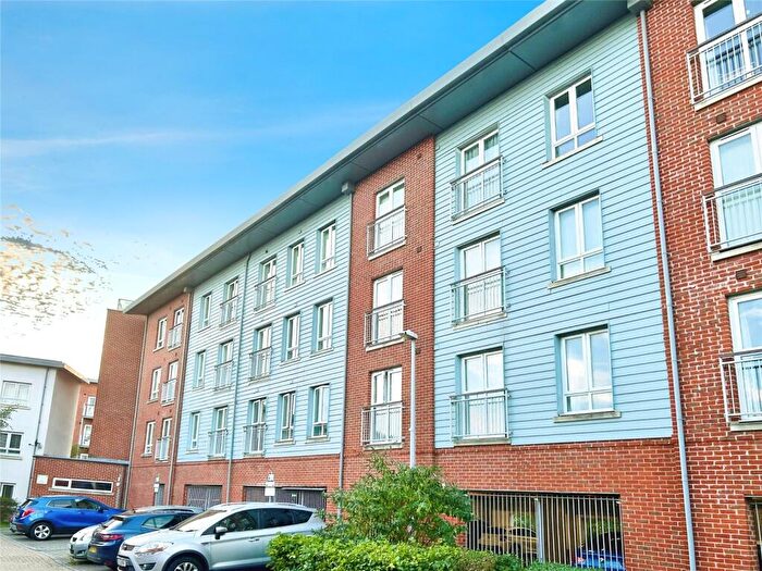 2 Bedroom Apartment For Sale In Avenel Way, Poole, BH15