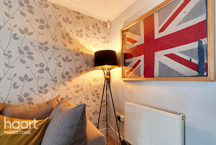 3 Bedroom End Of Terrace House For Sale In Park Way, Maidstone, ME15